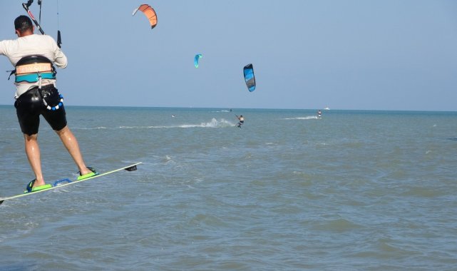 Adana kitesurf merkezi oluyor