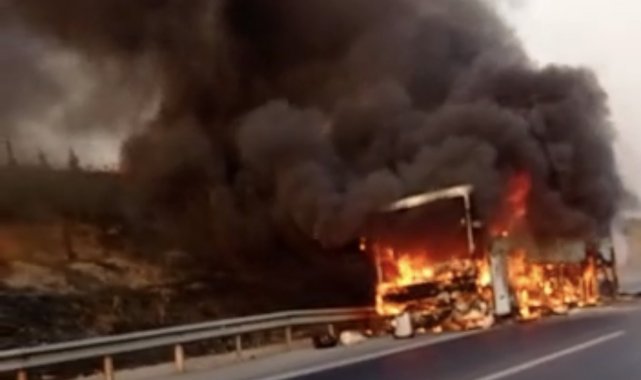 Adana'da otoyol üzerinde otobüs alev alev yandı