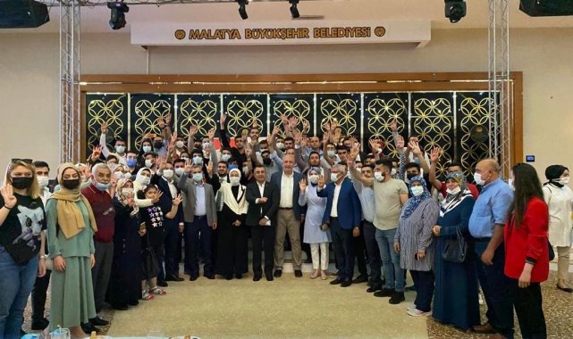 AK Parti'de bayramlaşma töreni