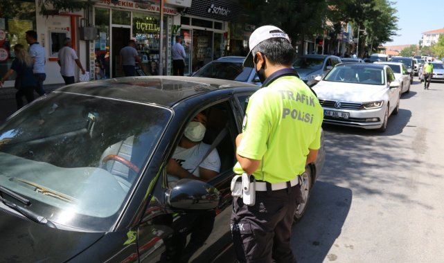 Aksaray'da yoğun trafiğe polisten sıkı denetim