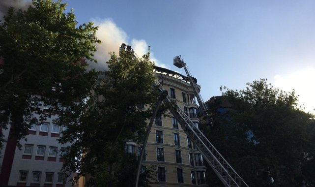 Ankara'da otelin çatı katında yangın