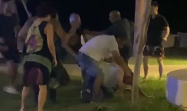 Antalya&#039;da &#039;niye baktın&#039; kavgasında yumruklar konuştu