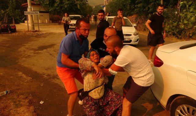 Antalya&#039;da yangın bir mahalleye daha sıçradı, vatandaşlar canını zor kurtardı