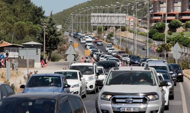 Araç kuyruğunun önü arkası yok