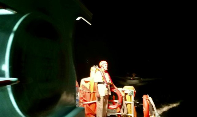 Arıza yapan teknede mahsur kalan 12 kişi kurtarıldı