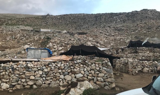 Aşı ekipleri dağ taş dinlemiyor