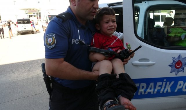 Ayağı traktörün çamurluğuna sıkışan çocuğu trafik ekipleri hastaneye yetiştirdi