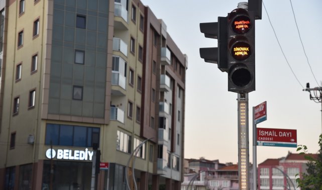 Balıkesir'de trafik ışıkları aşıya teşvik ediyor