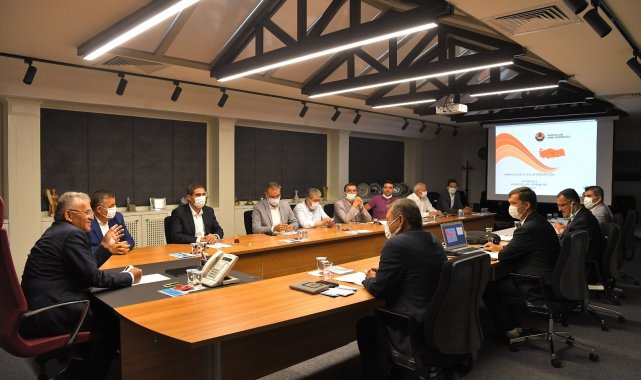 Başkan Büyükkılıç&#039;tan &#039;karayolları&#039; zirvesi