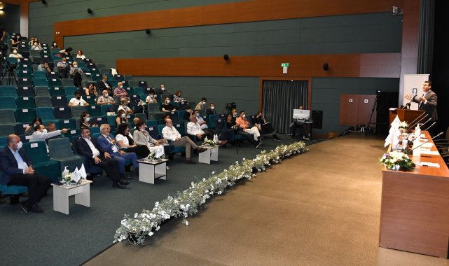 Başkan Dündar: &quot;Siyaset üstü yoktur, şehrin siyaseti vardır&quot;