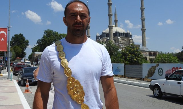 Başpehlivan Gürbüz babasının hayalini gerçekleştirmek istiyor