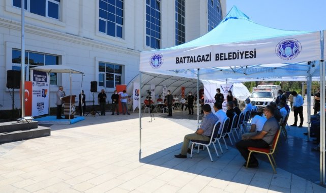 Battalgazi Belediyesi önünde afet eğitim çadırı kuruldu