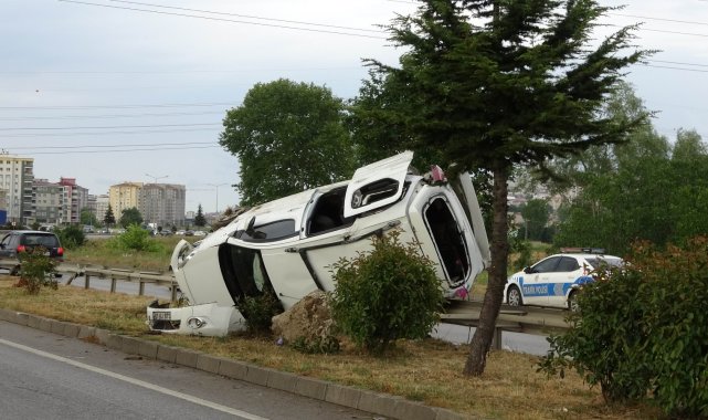 Bayram ziyaretine giderken araçları takla attı: 5 yaralı