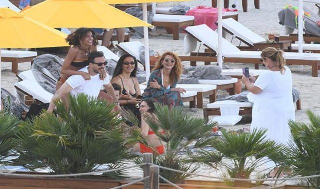 Berrak Tüzünataç ile Serkan Altunorak'ın keyfi yerinde