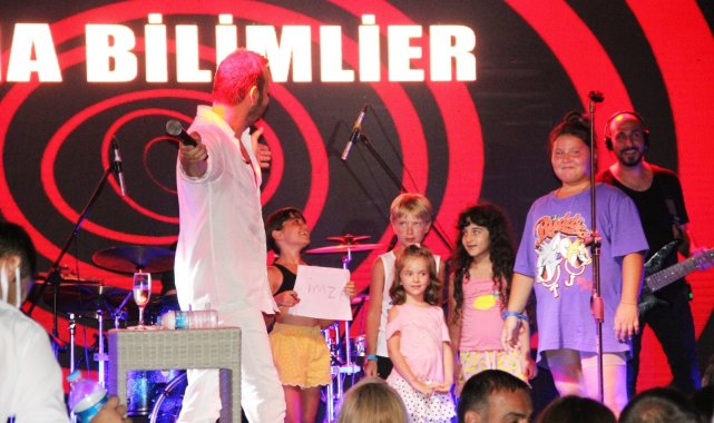 Bodrum Bayram'da Deha Bilimlier ile coştu