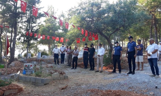 Bozyazı'da şehit kabirlerine bayram ziyareti
