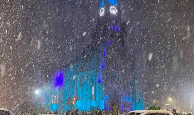 Brezilya&#039;da sıcaklık eksi 10 dereceye düştü, sokaklar beyaza büründü