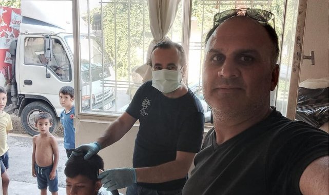 Bu muhtar farklı muhtar, Bayram öncesi çocukları köy meydanında yıkadı