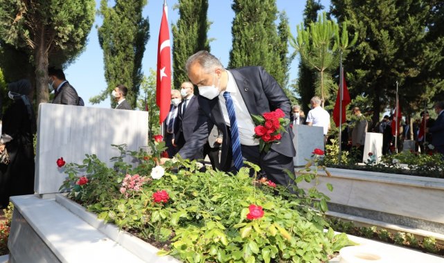 Bursa şehitliklerde duygusal anma