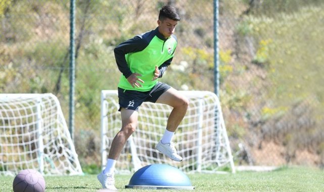 Bursaspor, Taha Altıkardeş'in sözleşmesini 2025'e kadar uzattı