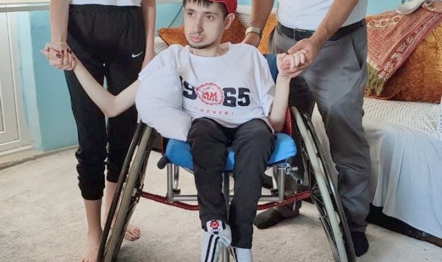 Büyükşehirden engelli bocce oyuncusuna tekerlekli sandalye