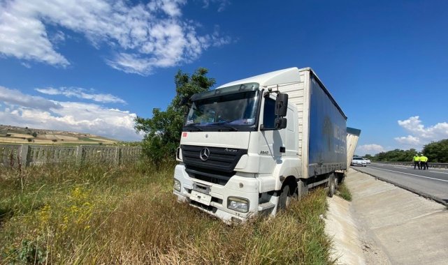 Çekici yoldan çıktı, 1 yaralı