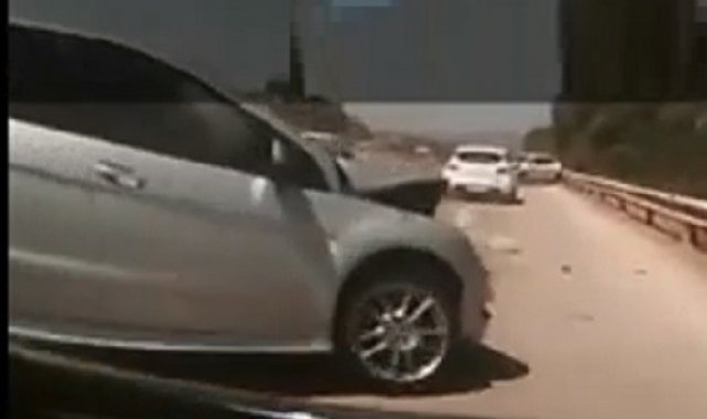 Çeşme Otoyolu&#039;ndaki zincirleme kaza kamerada