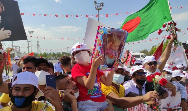 Cumhurbaşkanı Erdoğan'a KKTC'de sevgi seli