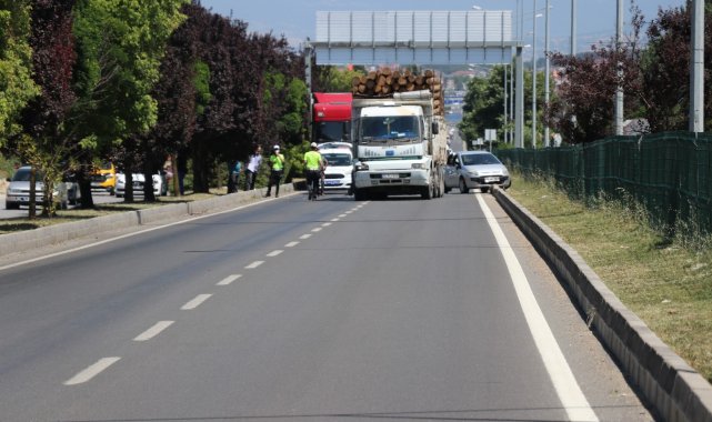 D-100 Karayolu&#039;nda yürürken kamyonun çarptığı kadın ağır yaralandı