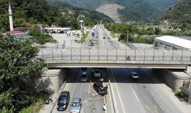 D-650 karayolunu kilitleyen kaza: 3 yaralı