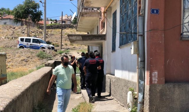 Darp ettiği annesini eve kilitledi