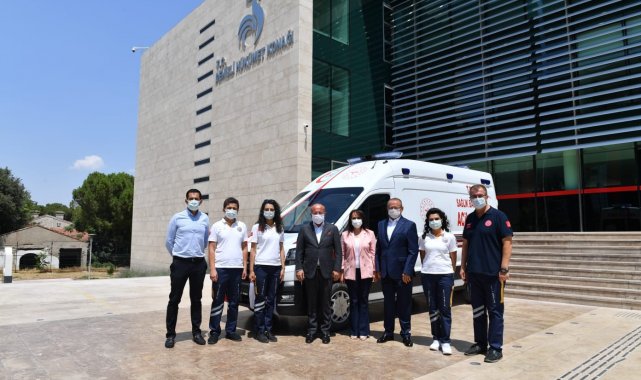 Denizlili iş adamı 3. ambulansı bağışladı