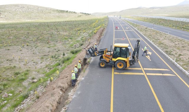 Develi - Erciyes yol aydınlatma çalışmalarının ikinci ve son etap çalışmaları başladı
