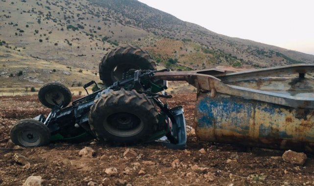Devrilen traktörün altından burnu bile kanamadan kurtuldu