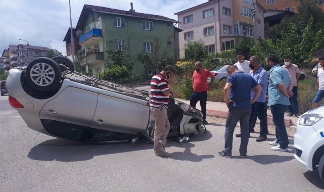 Direksiyon hakimiyetini kaybeden bayan sürücü otomobiliyle takla attı