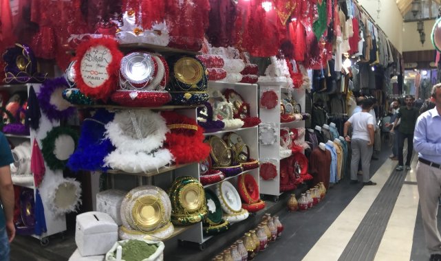 Diyarbakır'da düğünler kına malzemesi satıcılarının da yüzünü güldürdü