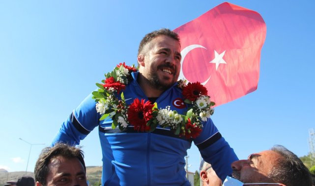 Dünya Şampiyonu Gözel'e Sivas'ta coşkulu karşılama