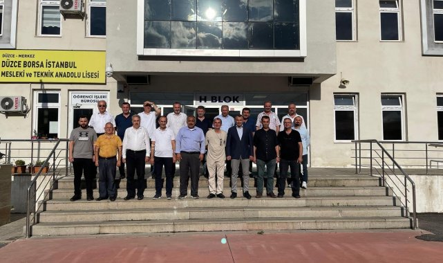Düzce TEML Mezunları Derneği ilk ziyaretini meslek lisesine yaptı