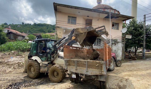 Düzce'de selin izleri siliniyor