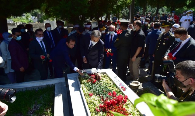 Edirnekapı Şehitliği'nde 15 Temmuz şehitleri için anma töreni düzenlendi