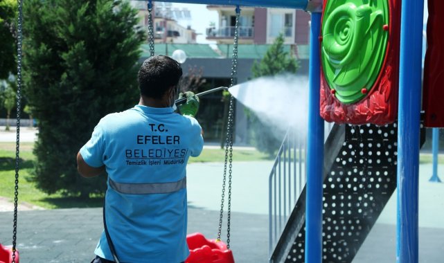 Efeler&#039;de parklar temizleniyor