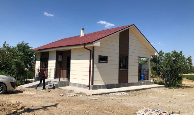 Elazığ'da köy konutlarının teslimi sürüyor