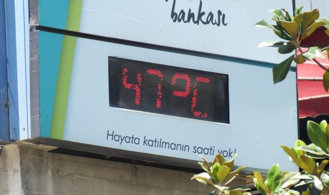 Elazığ&#039;da termometreler 47 dereceyi gösterdi, caddeler boş kaldı