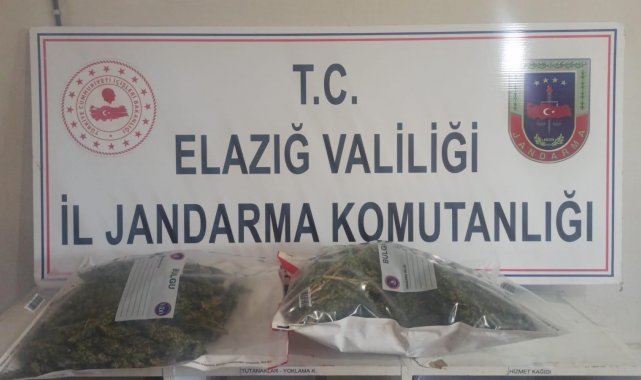 Elazığ&#039;da yolcunun üzerinden 2 kilogram kubar esrar çıktı