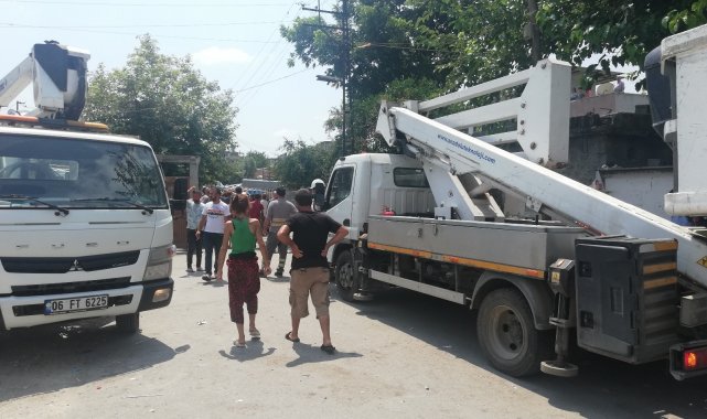 Elektrik direğinde feci ölüm