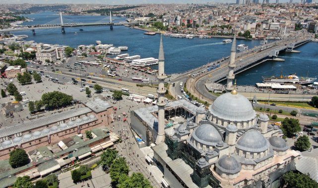 Eminönü'nde yoğunluk havadan görüntülendi