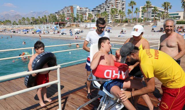 Engelsiz Plaj sezonu açtı