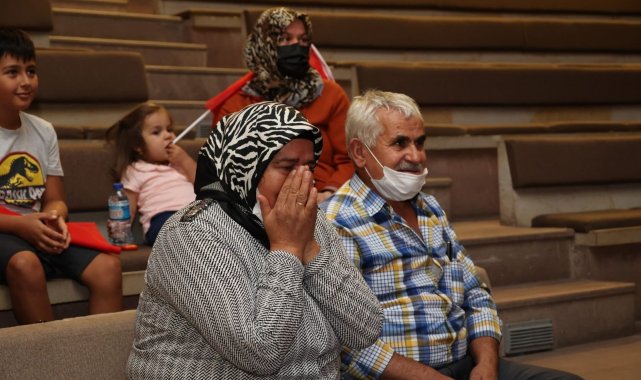 Esra Yıldız&#039;ın ailesi müsabakayı protokolle birlikte gözyaşları içerisinde izledi