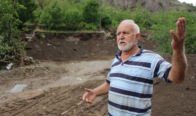 Evi sel sularına kapılan adamı tesadüfen gelen telefon kurtardı