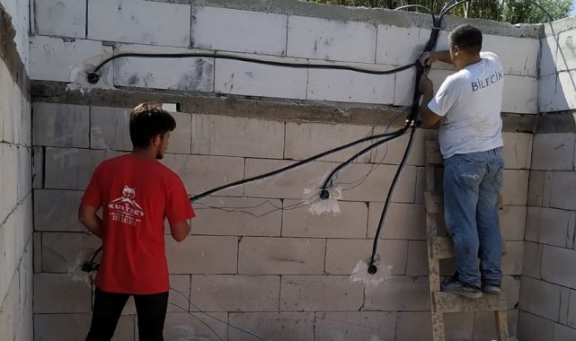 Evi yanan 11 kişilik aileye yardım